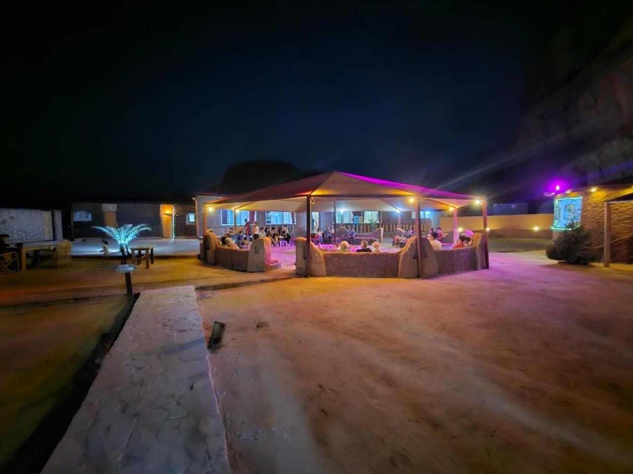 Orbit Camp Hotel วาดิรัม ภายนอก รูปภาพ